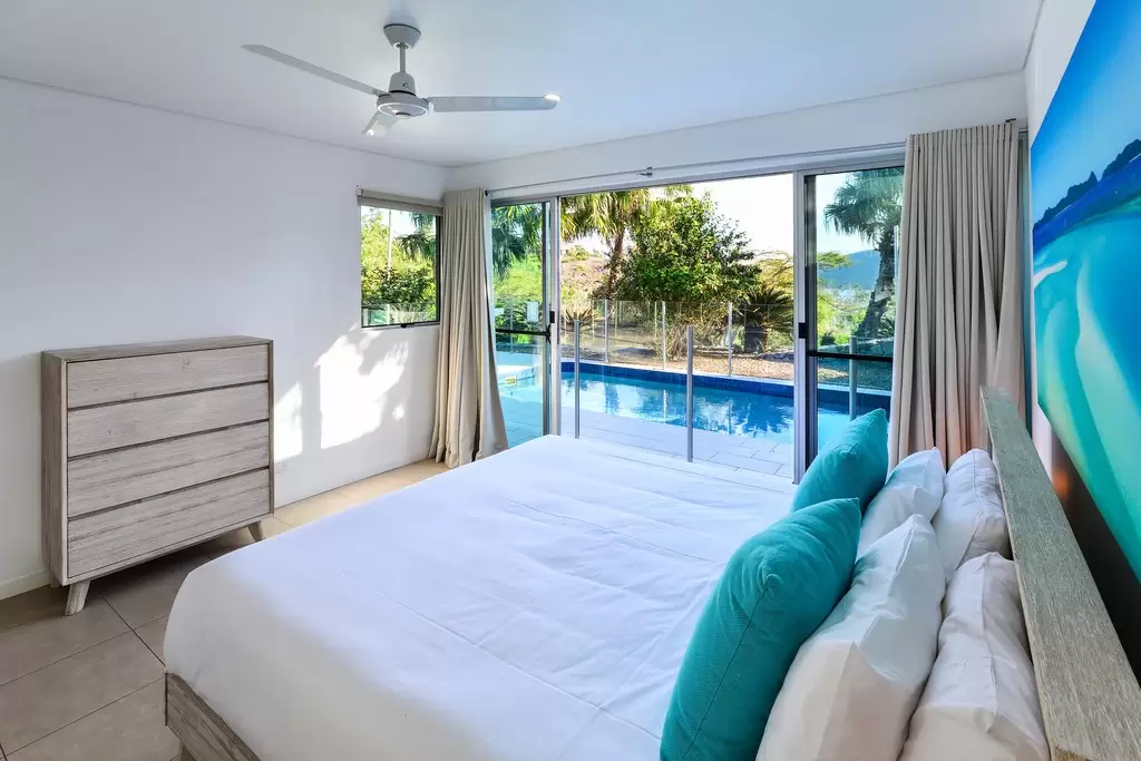 Peninsula 6 18 Whitsunday Boulevard, Hamilton Island Sold by Queensland Sotheby's International Realty - image 1