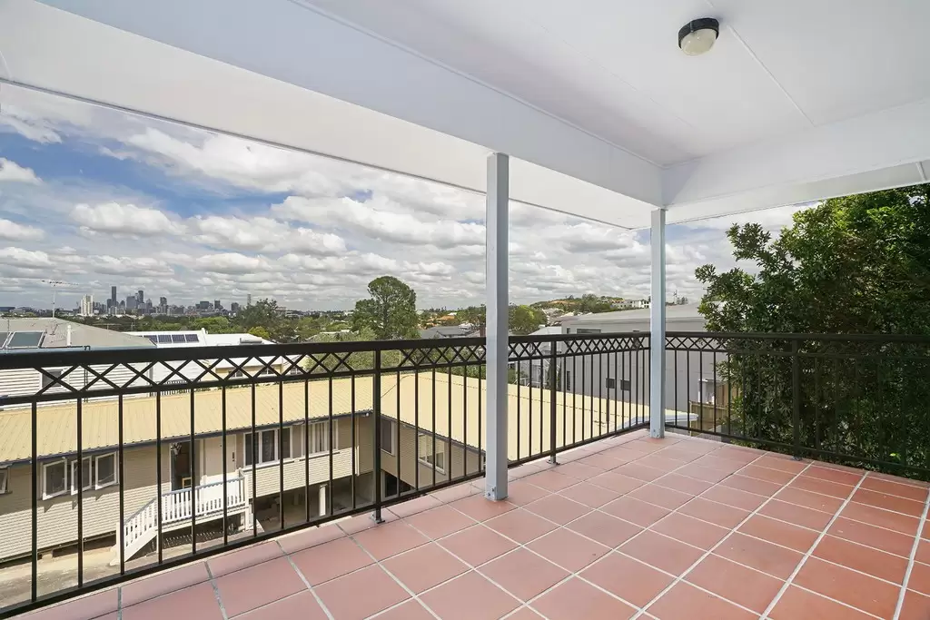 2/45 Morris Street, Wooloowin Sold by  - image 1