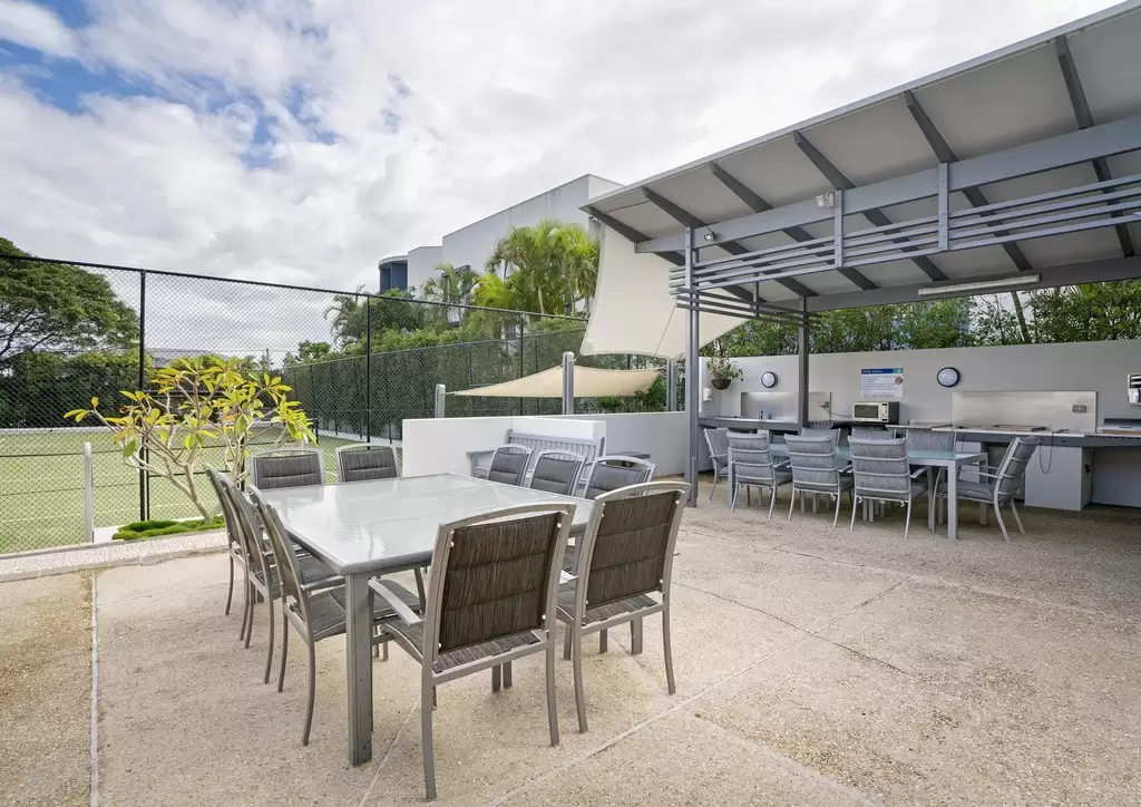 17/186-192 'Indigo Blue' The Esplanade, Burleigh Heads Sold by  - image 1