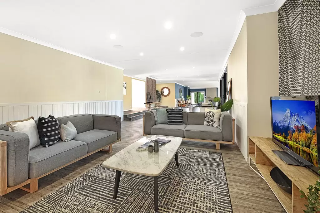 225 Chesterfield Drive, Bonogin Sold by Queensland Sotheby's International Realty - image 1