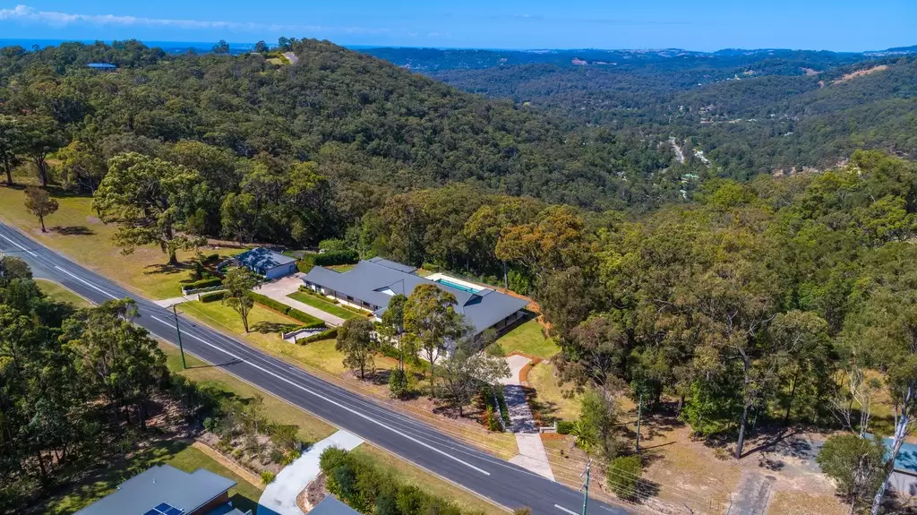225 Chesterfield Drive, Bonogin Sold by Queensland Sotheby's International Realty - image 1