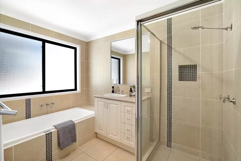 225 Chesterfield Drive, Bonogin Sold by Queensland Sotheby's International Realty - image 1