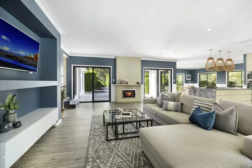 225 Chesterfield Drive, Bonogin Sold by Queensland Sotheby's International Realty - image 1