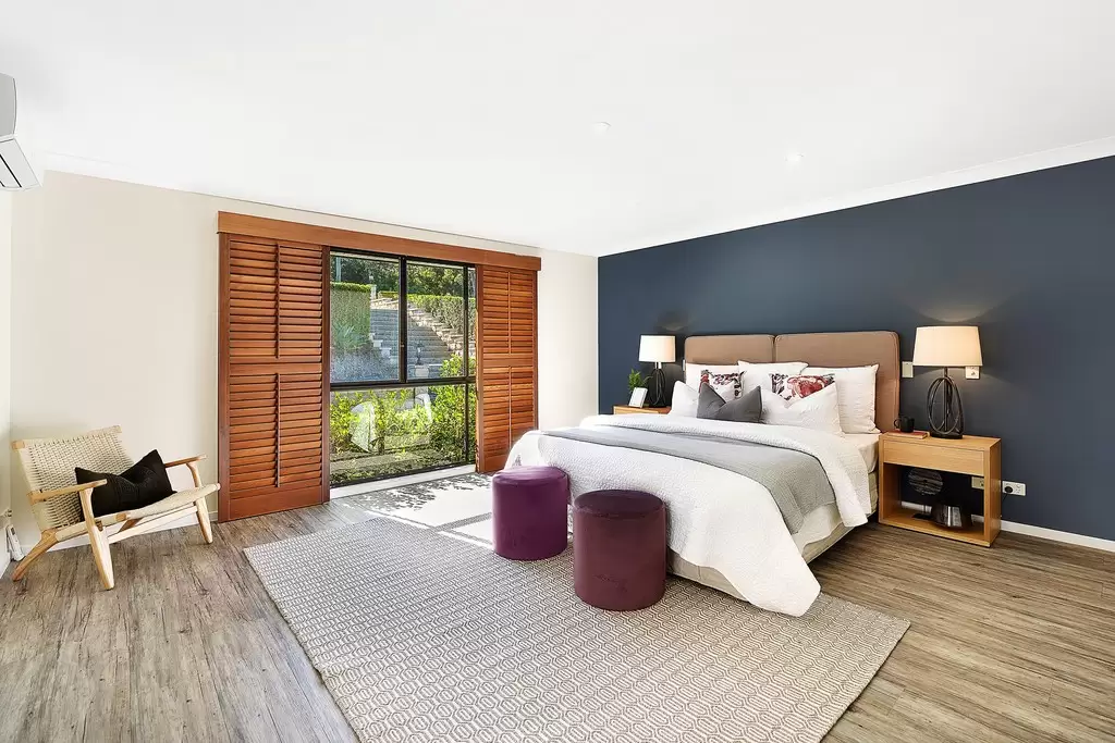 225 Chesterfield Drive, Bonogin Sold by Queensland Sotheby's International Realty - image 1