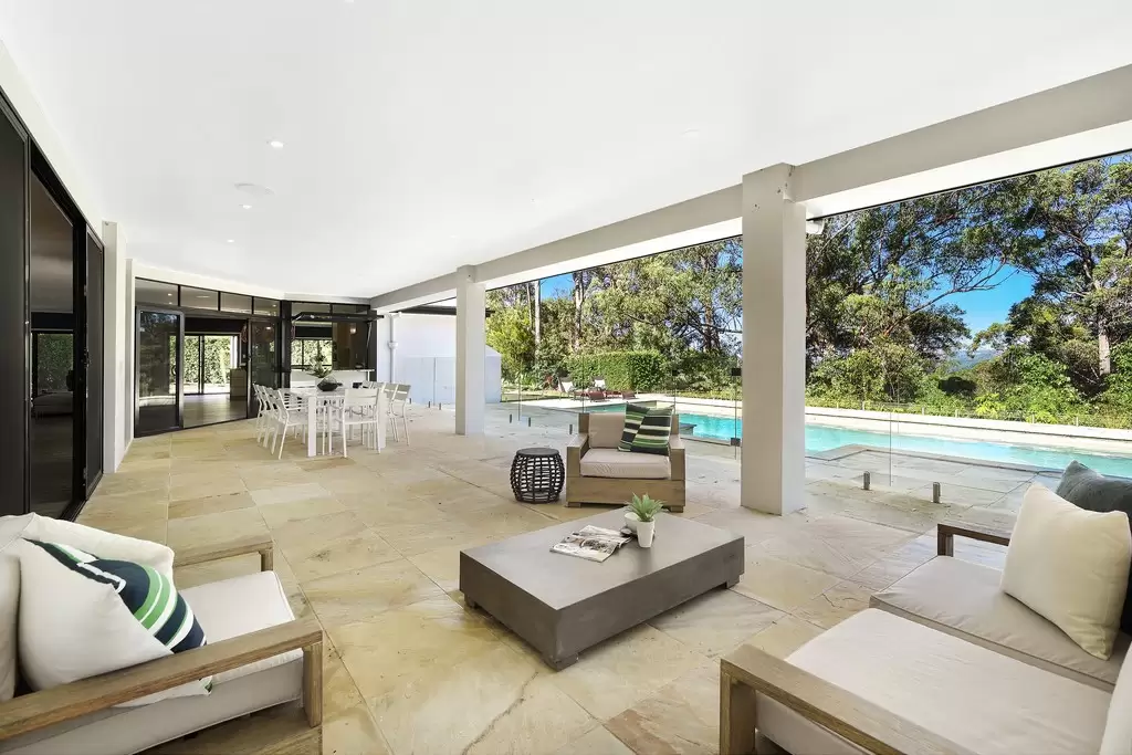 225 Chesterfield Drive, Bonogin Sold by Queensland Sotheby's International Realty - image 1
