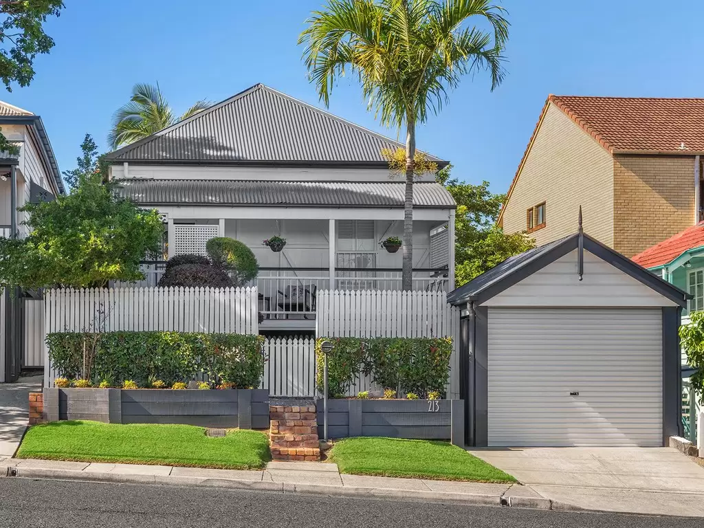 213 Hudson Road, Wooloowin Sold by  - image 1