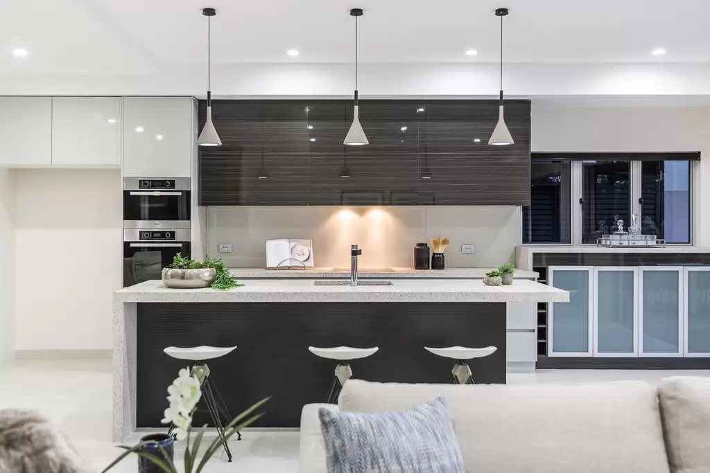 15 Waterline Crescent, Bulimba Sold by  - image 1