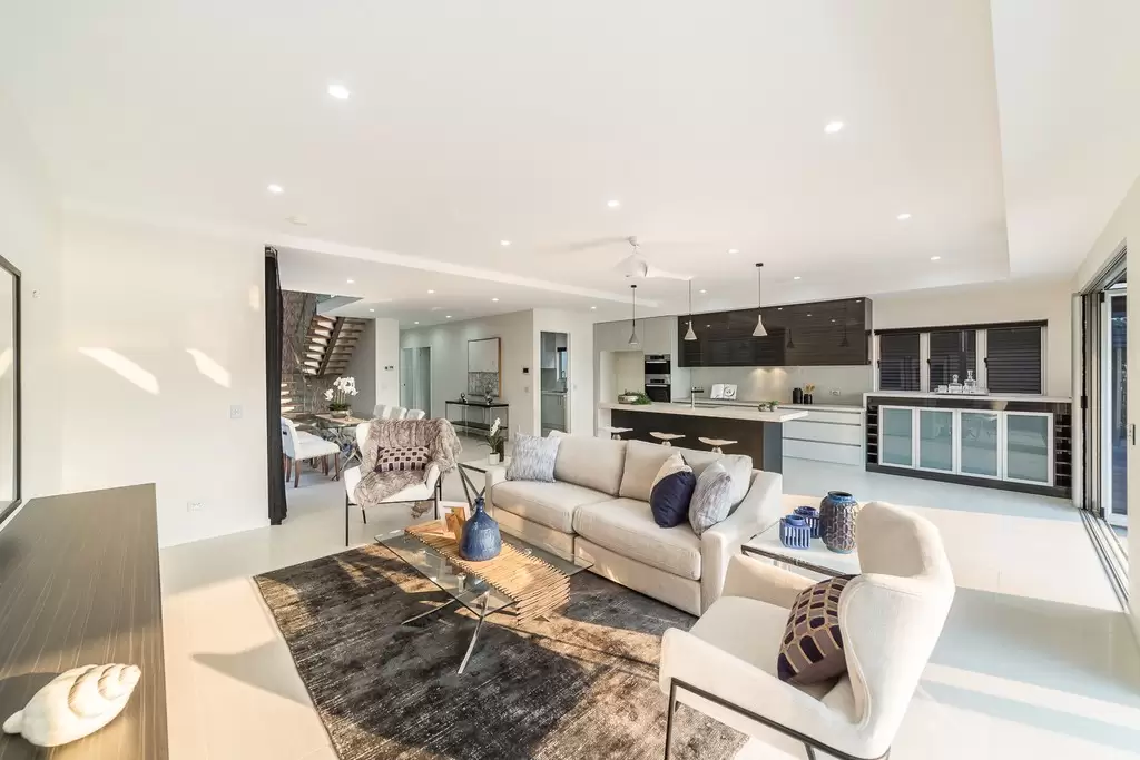15 Waterline Crescent, Bulimba Sold by  - image 1
