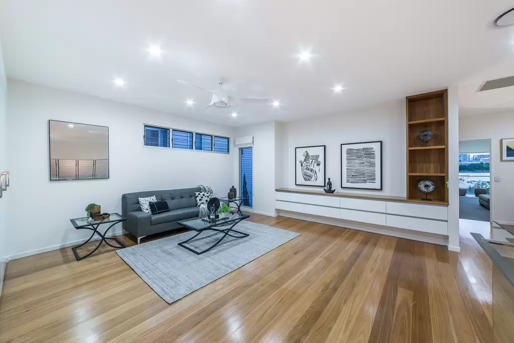 15 Waterline Crescent, Bulimba Sold by Queensland Sotheby's International Realty - image 1