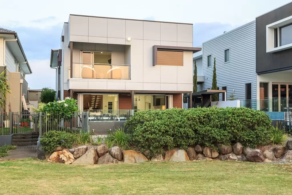15 Waterline Crescent, Bulimba Sold by  - image 1