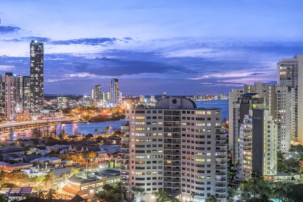 'The Crest', 15 Breaker Street, Main Beach Sold by Queensland Sotheby's International Realty - image 1