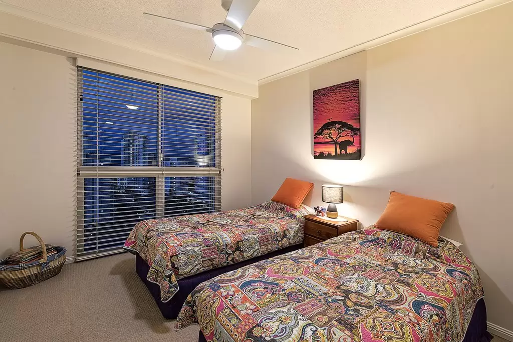 'The Crest', 15 Breaker Street, Main Beach Sold by Queensland Sotheby's International Realty - image 1