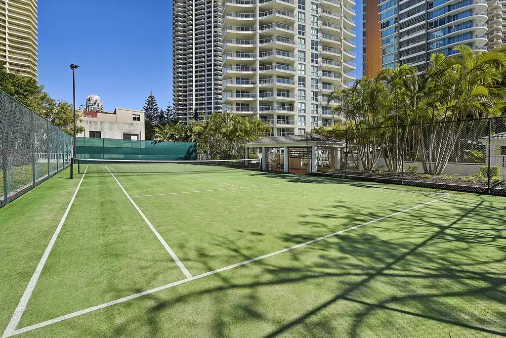 'The Crest', 15 Breaker Street, Main Beach Sold by Queensland Sotheby's International Realty - image 1