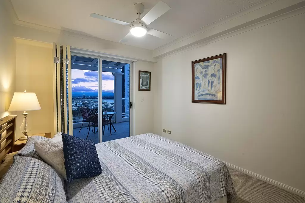 'The Crest', 15 Breaker Street, Main Beach Sold by Queensland Sotheby's International Realty - image 1