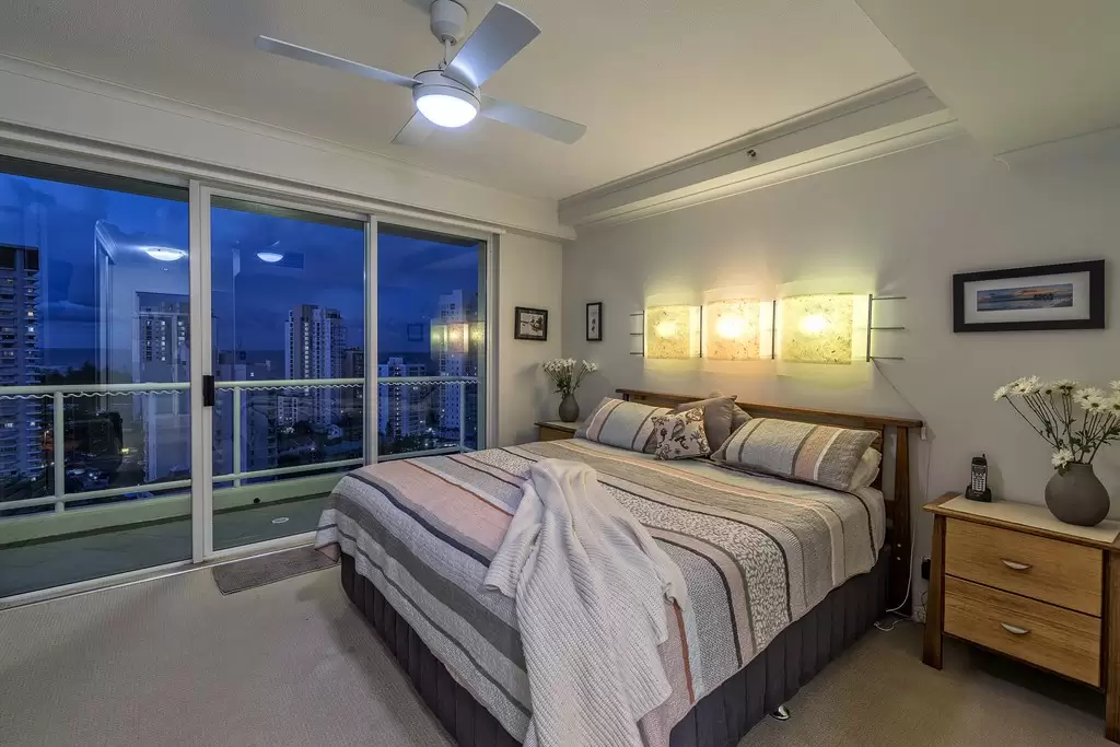 'The Crest', 15 Breaker Street, Main Beach Sold by Queensland Sotheby's International Realty - image 1