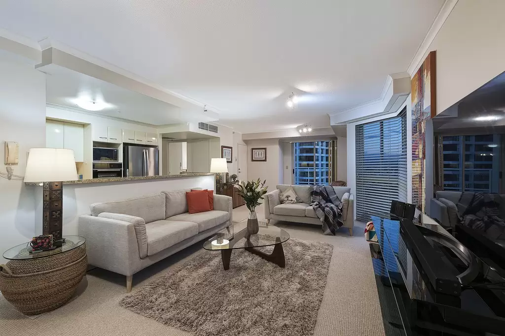 'The Crest', 15 Breaker Street, Main Beach Sold by Queensland Sotheby's International Realty - image 1