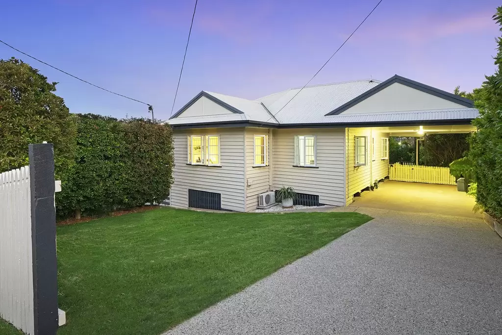 76 Armfield Street, Stafford Sold by Queensland Sotheby's International Realty - image 1