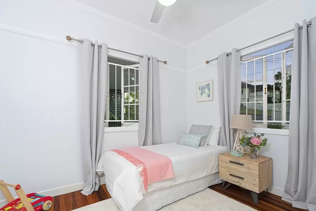 76 Armfield Street, Stafford Sold by Queensland Sotheby's International Realty - image 1