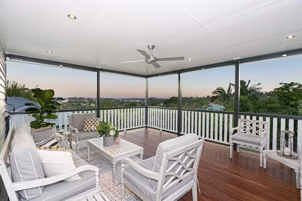 76 Armfield Street, Stafford Sold by Queensland Sotheby's International Realty - image 1