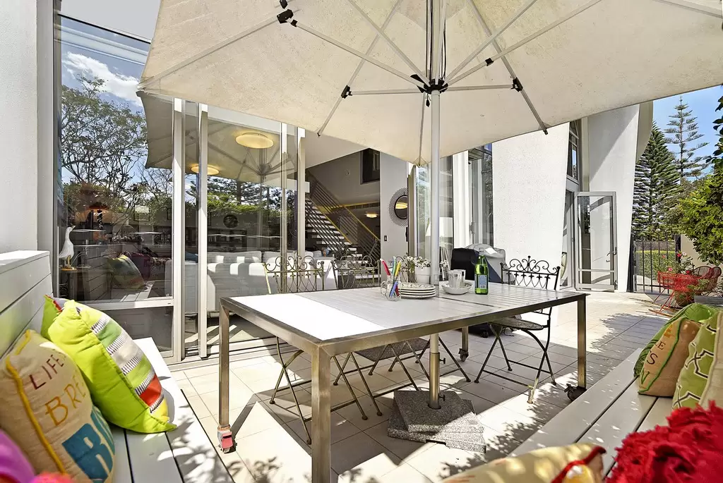 2001/1 'Liberty Panorama' Lennie Avenue, Main Beach Sold by Queensland Sotheby's International Realty - image 1