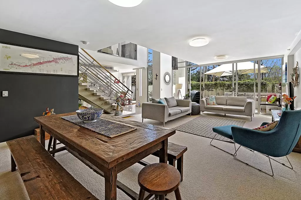 2001/1 'Liberty Panorama' Lennie Avenue, Main Beach Sold by Queensland Sotheby's International Realty - image 1