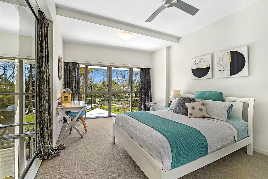 2001/1 'Liberty Panorama' Lennie Avenue, Main Beach Sold by Queensland Sotheby's International Realty - image 1