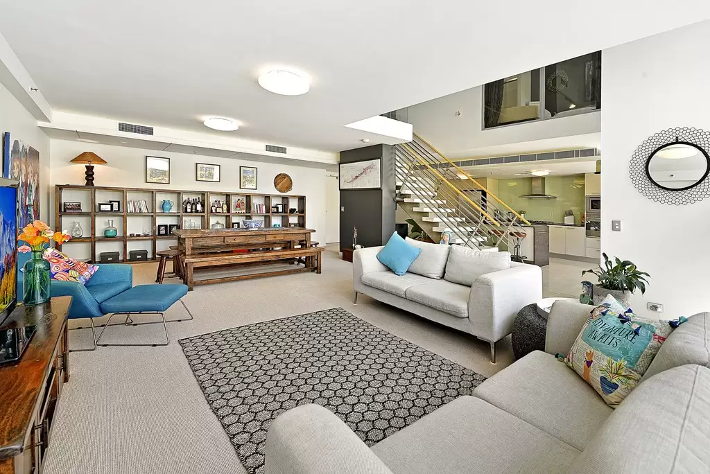 2001/1 'Liberty Panorama' Lennie Avenue, Main Beach Sold by Queensland Sotheby's International Realty - image 1