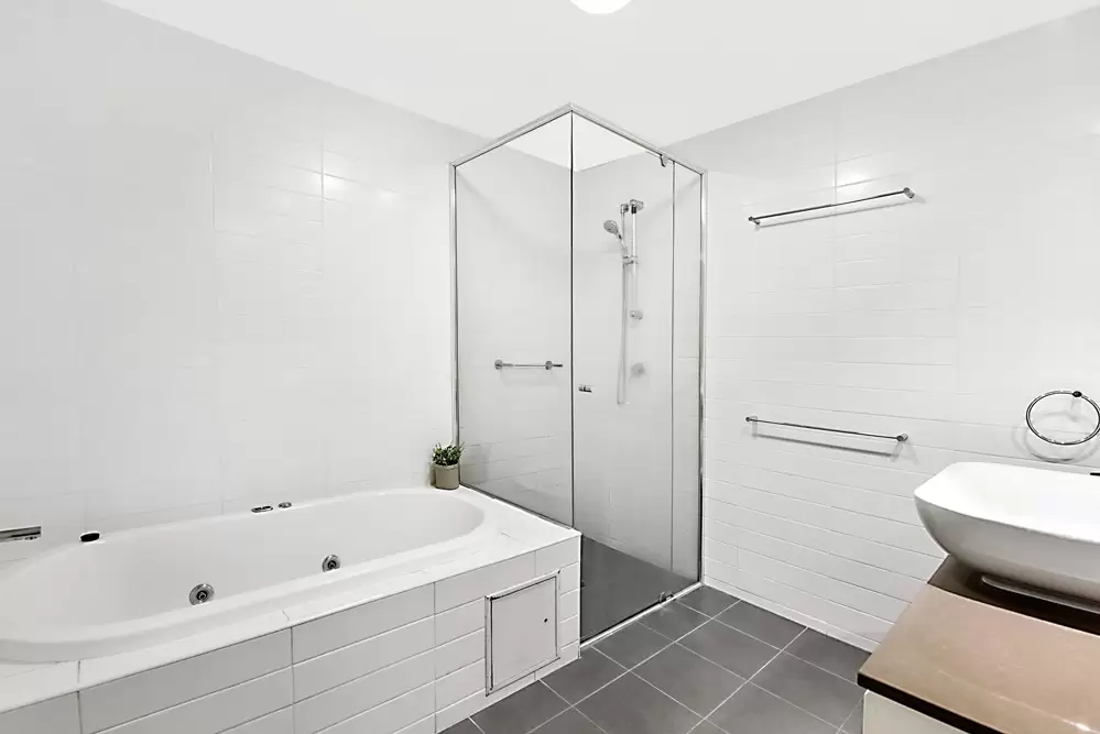 605/2-8 Creek Street, Coolangatta Sold by  - image 1