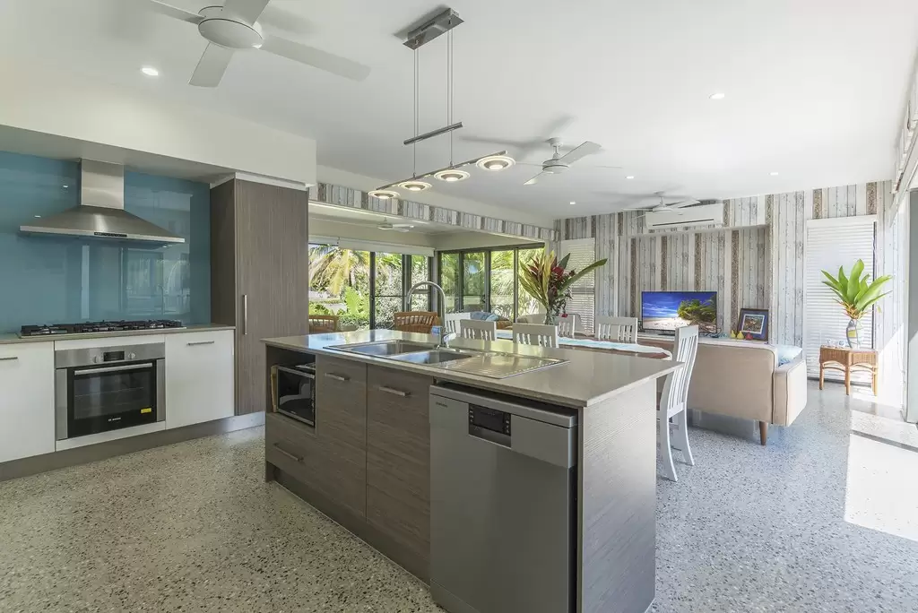 12 Cascade Drive, Port Douglas Sold by Queensland Sotheby's International Realty - image 1