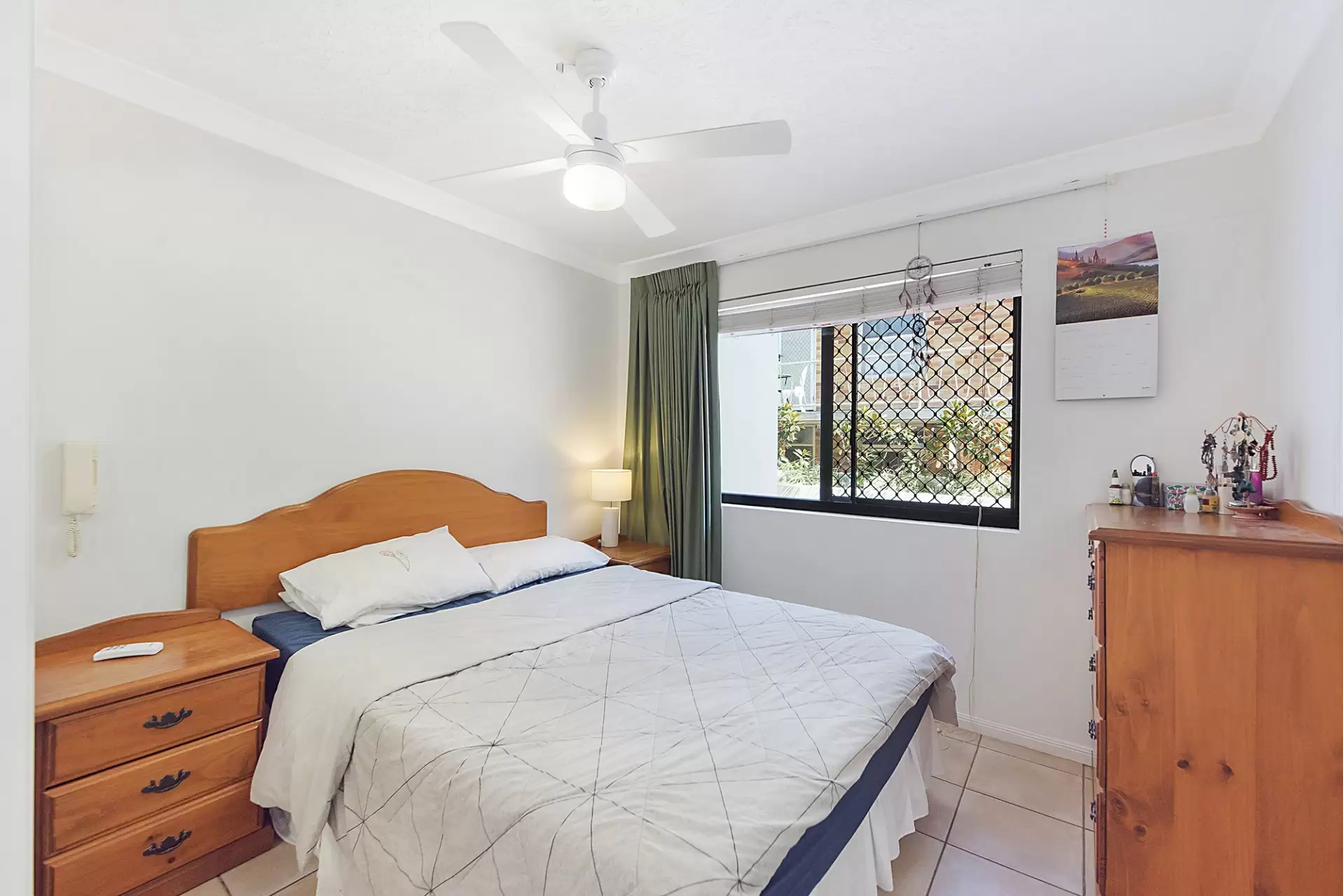 2/12 Paradise Island, Surfers Paradise Sold by  - image 1