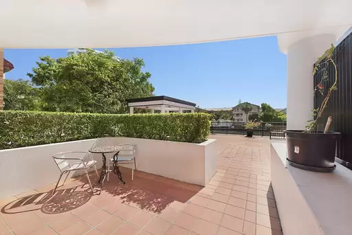 2/12 Paradise Island, Surfers Paradise Sold by 