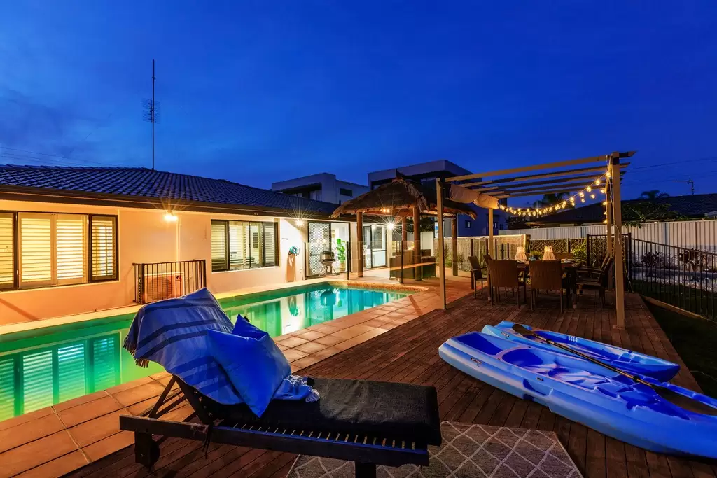 42 Rio Vista Boulevard, Broadbeach Waters Sold by Queensland Sotheby's International Realty - image 1