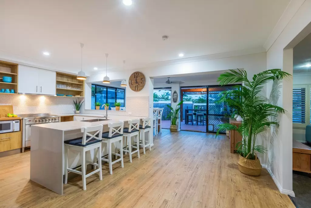 42 Rio Vista Boulevard, Broadbeach Waters Sold by Queensland Sotheby's International Realty - image 1