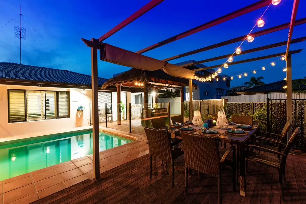 42 Rio Vista Boulevard, Broadbeach Waters Sold by Queensland Sotheby's International Realty - image 1