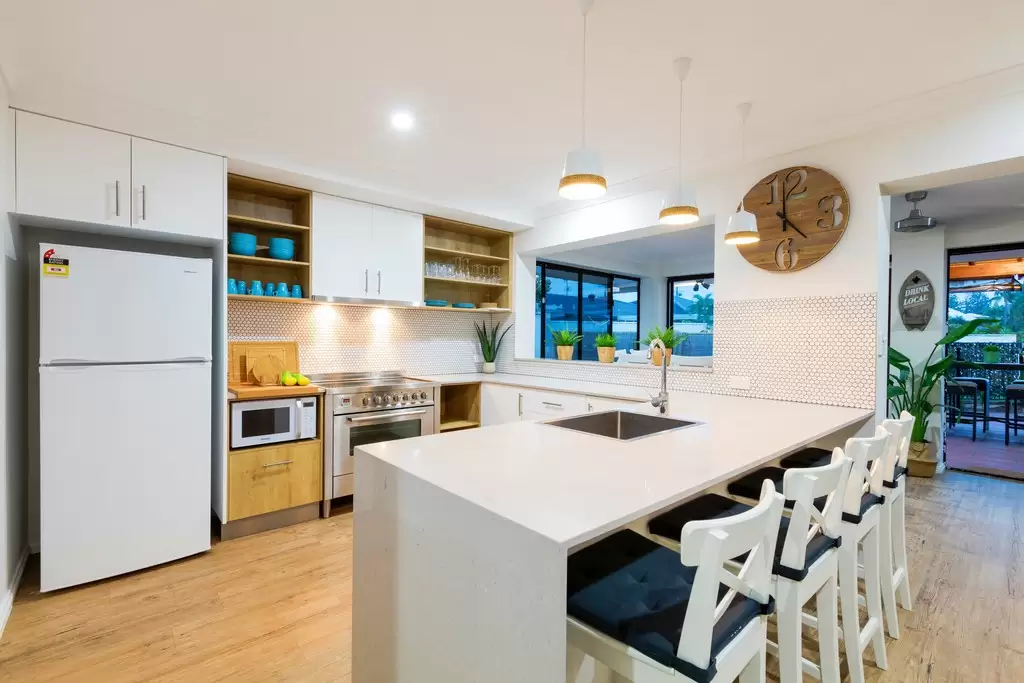 42 Rio Vista Boulevard, Broadbeach Waters Sold by Queensland Sotheby's International Realty - image 1