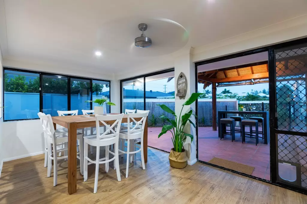 42 Rio Vista Boulevard, Broadbeach Waters Sold by Queensland Sotheby's International Realty - image 1