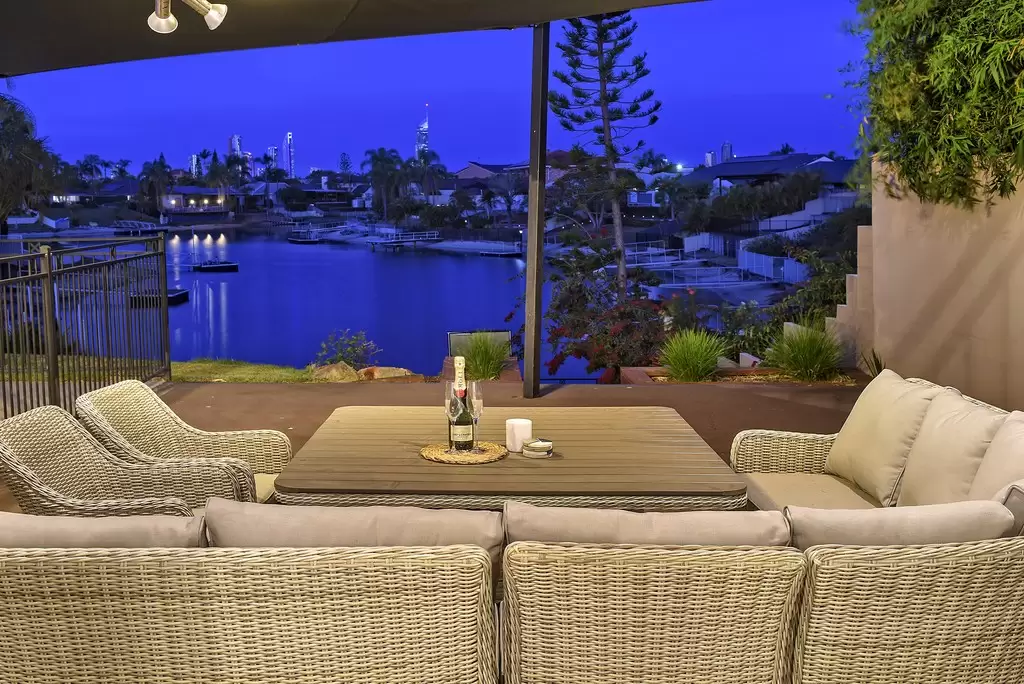 30 Edinburgh Road, Benowa Waters Sold by Queensland Sotheby's International Realty - image 1