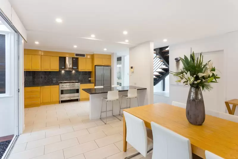10 Griffith Street, New Farm Sold by  - image 1