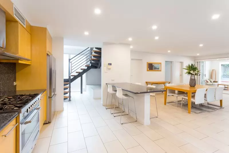 10 Griffith Street, New Farm Sold by  - image 1