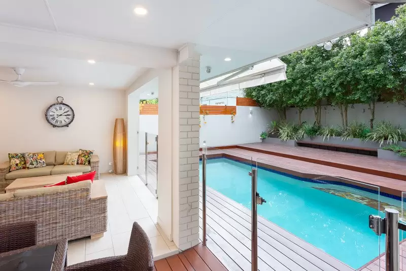 10 Griffith Street, New Farm Sold by  - image 1