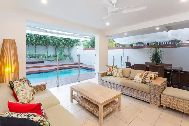 10 Griffith Street, New Farm Sold by  - image 1