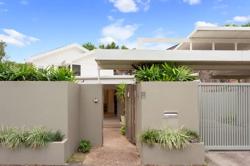 10 Griffith Street, New Farm Sold by  - image 1