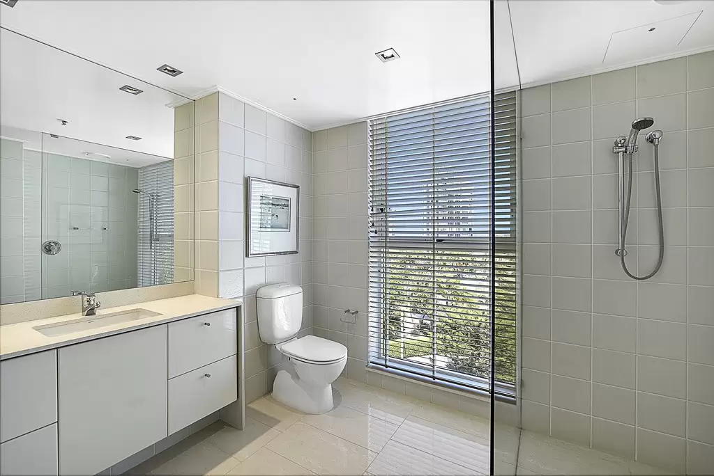 1055/1 'Liberty Pacific' Lennie Avenue, Main Beach Sold by Queensland Sotheby's International Realty - image 1