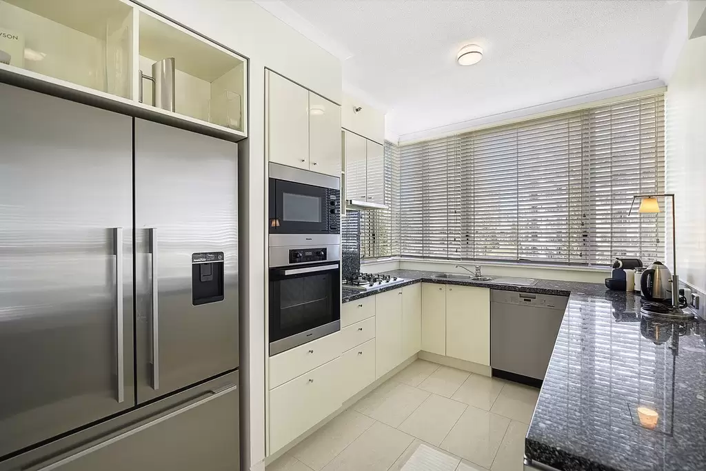 1055/1 'Liberty Pacific' Lennie Avenue, Main Beach Sold by Queensland Sotheby's International Realty - image 1