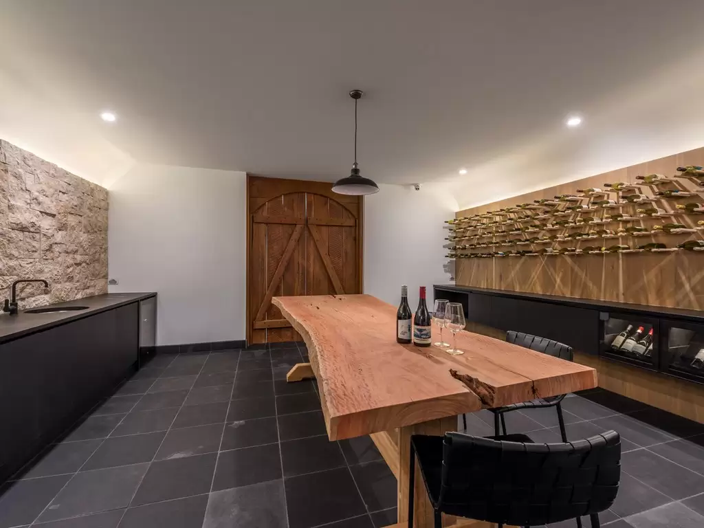 558 London Road, Chandler Sold by Queensland Sotheby's International Realty - image 1
