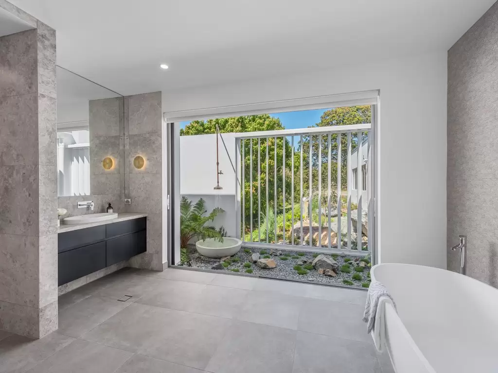 558 London Road, Chandler Sold by Queensland Sotheby's International Realty - image 1