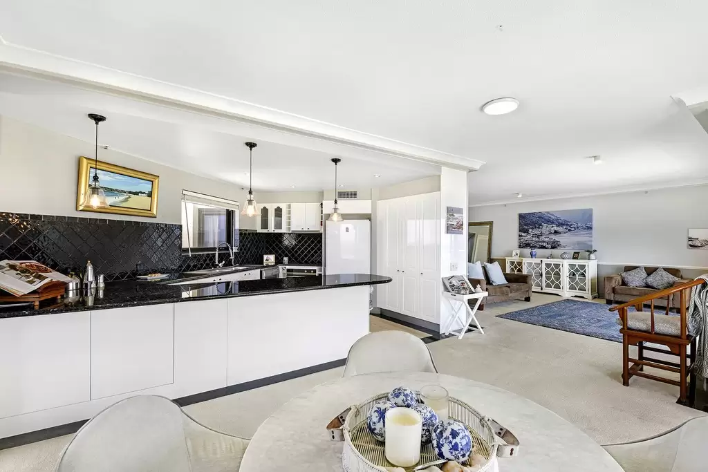 93/2 'Atlantis East' Admiralty Drive, Paradise Waters Sold by Queensland Sotheby's International Realty - image 1