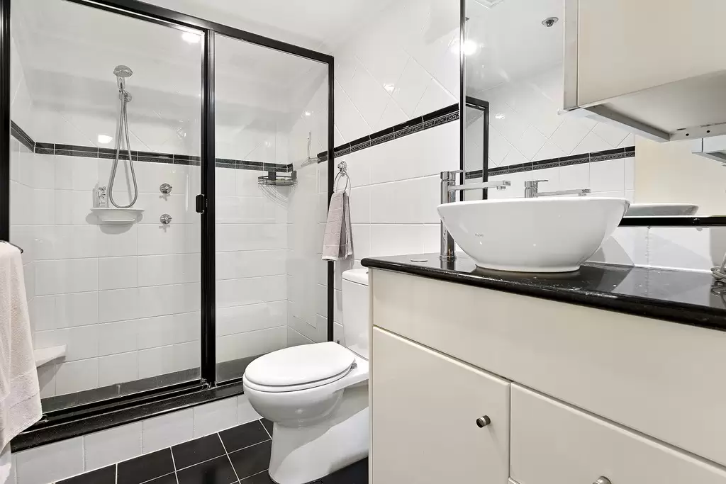 93/2 'Atlantis East' Admiralty Drive, Paradise Waters Sold by  - image 1