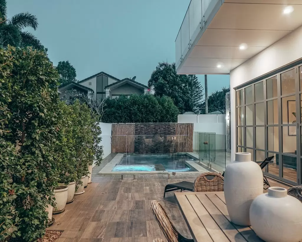 44 Brindisi Avenue, Isle Of Capri Sold by Queensland Sotheby's International Realty - image 1