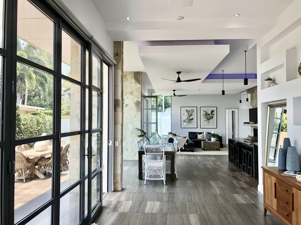 44 Brindisi Avenue, Isle Of Capri Sold by Queensland Sotheby's International Realty - image 1